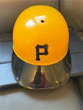 Pittsburgh Pirates Vintage-Style Batting Helmet - Yellow & Black